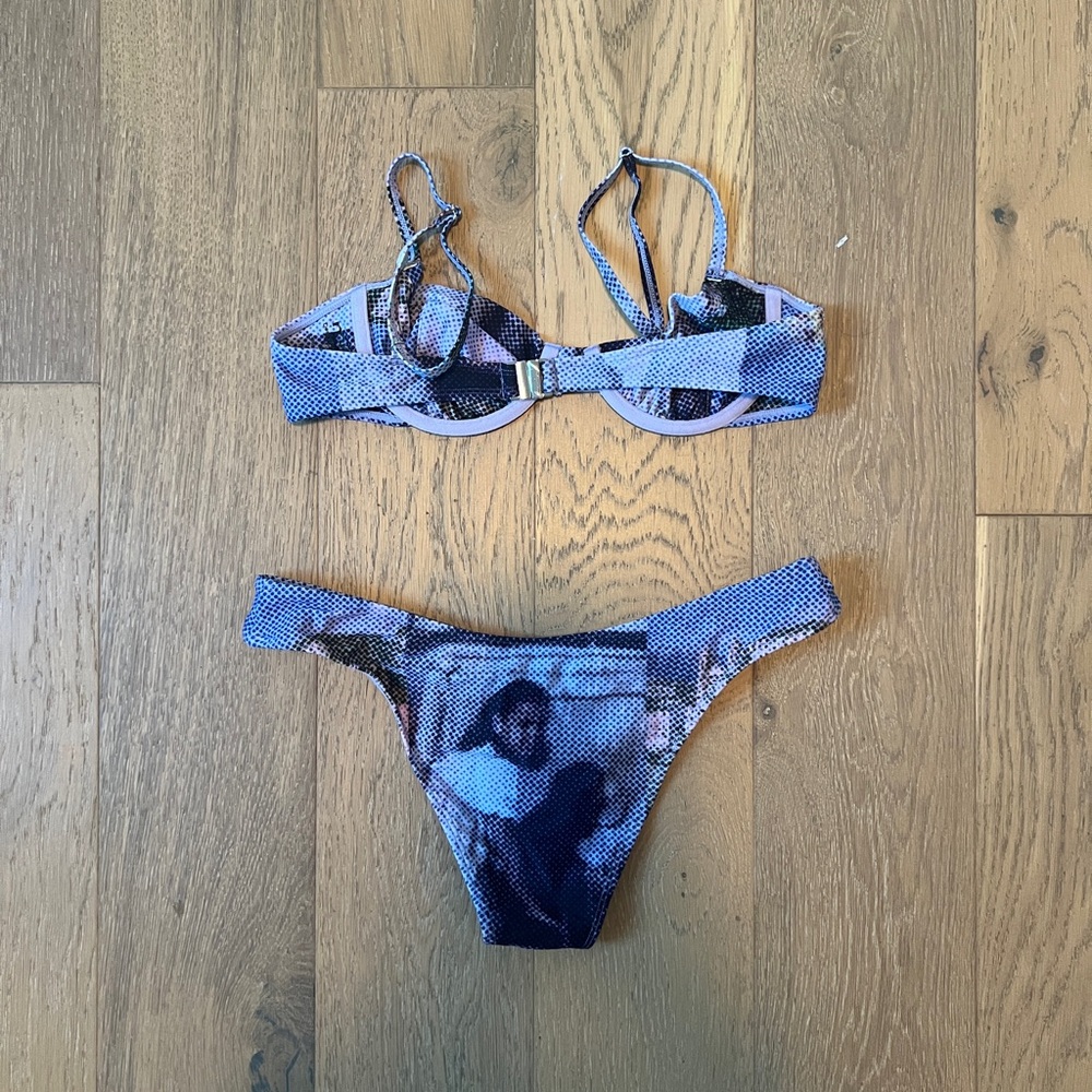Miaou swim set

Blue and black bikini set #bikini - Picture 2 of 4